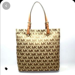 Gold Michael Kors Tote 👜
